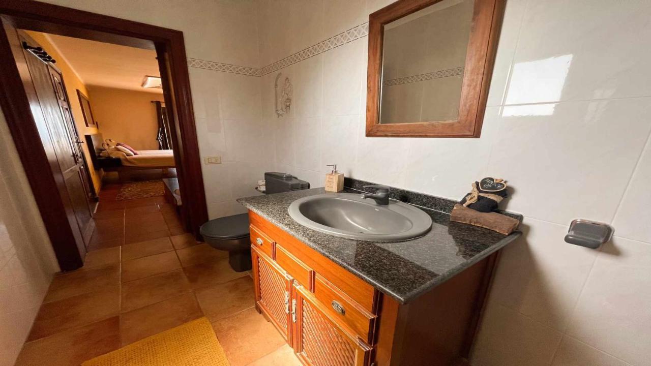 Preciosa Casa Cristian Y Maria Con Piscina Privada Villa Tias Bagian luar foto