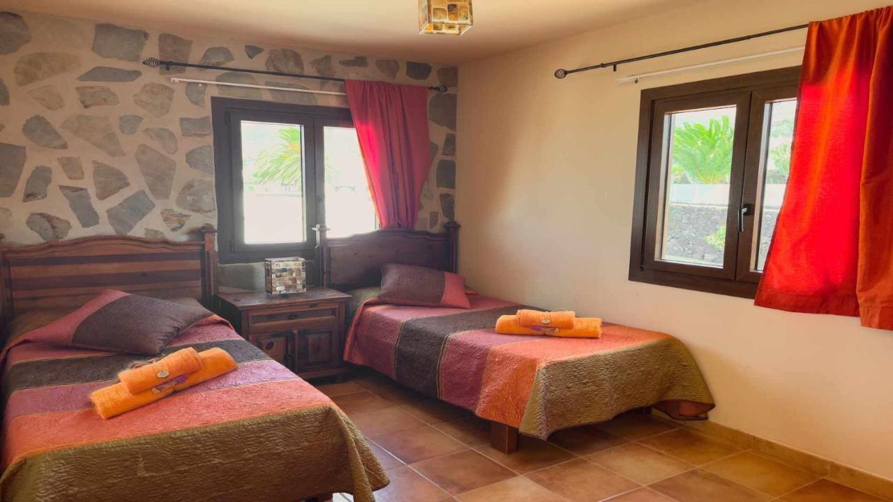 Preciosa Casa Cristian Y Maria Con Piscina Privada Villa Tias Bagian luar foto