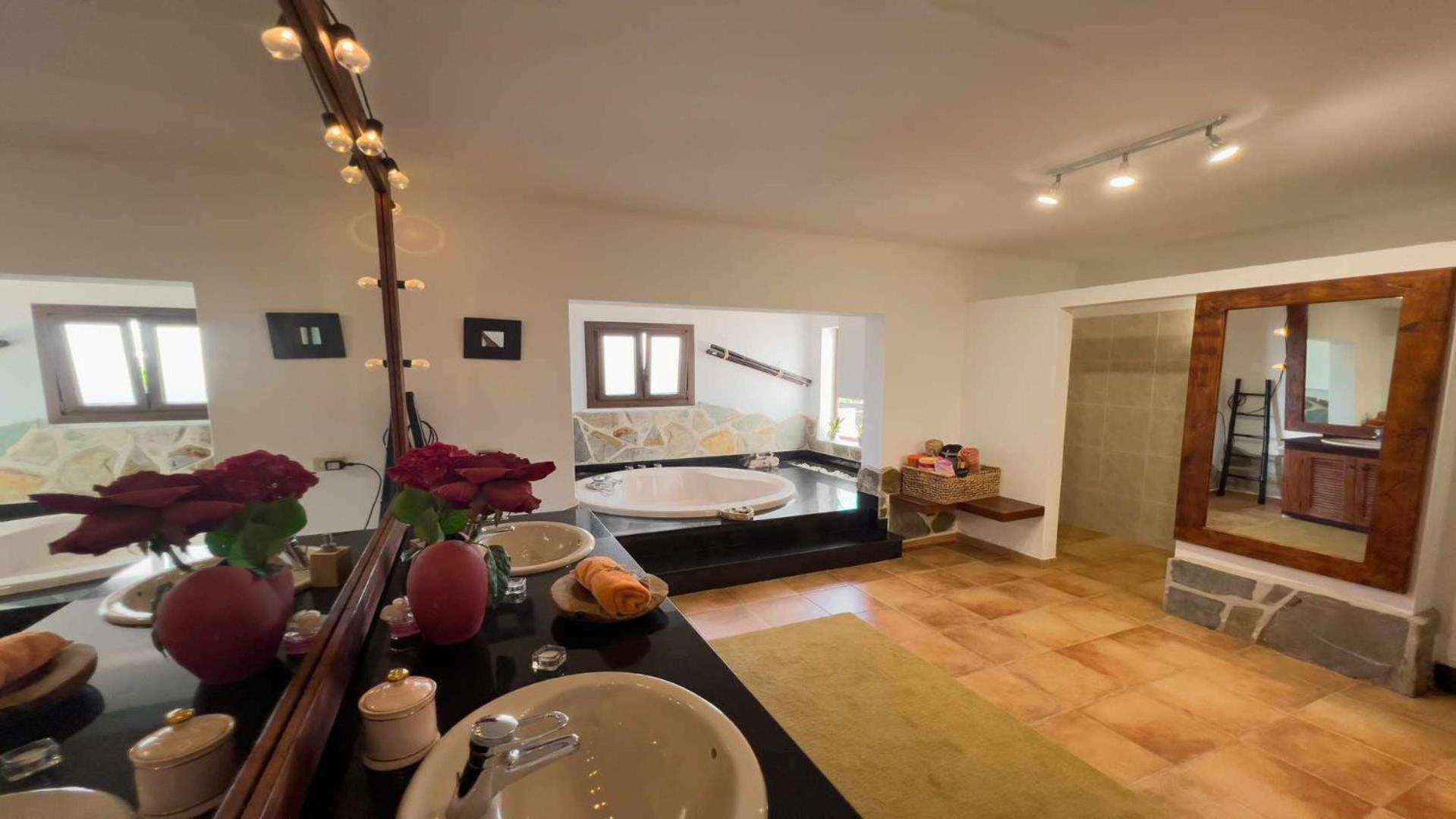 Preciosa Casa Cristian Y Maria Con Piscina Privada Villa Tias Bagian luar foto
