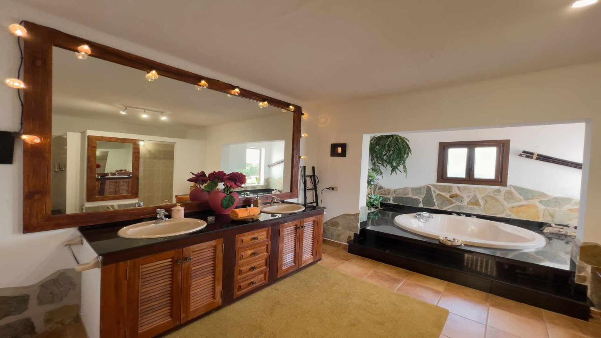 Preciosa Casa Cristian Y Maria Con Piscina Privada Villa Tias Bagian luar foto